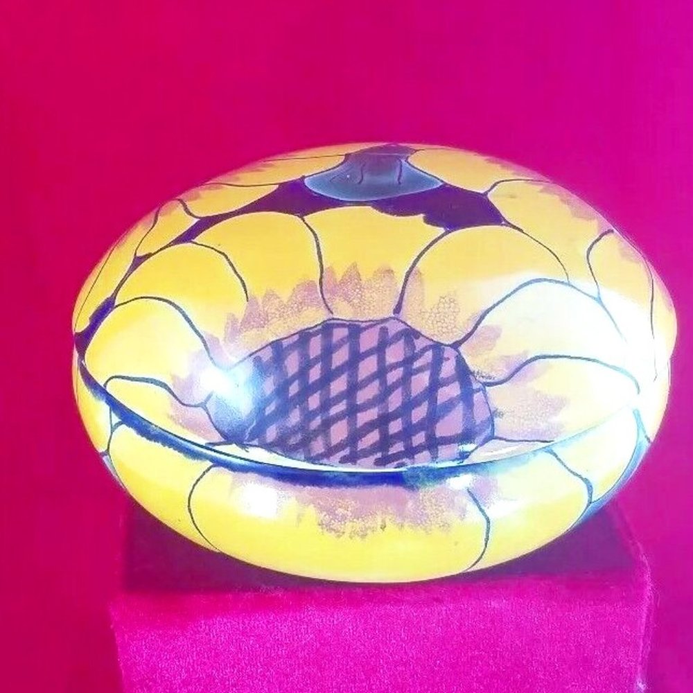 Large mexican Talavera Pottery Trinket Box 5.5" diam Round Flowers